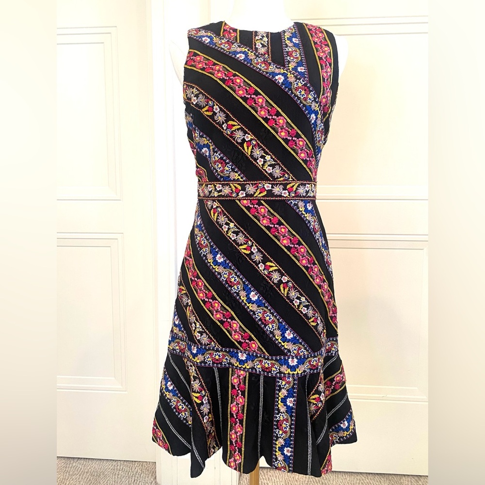 Alice + Olivia Floral Embroidered Midi Dress Size 6 Fit and Flare Designer